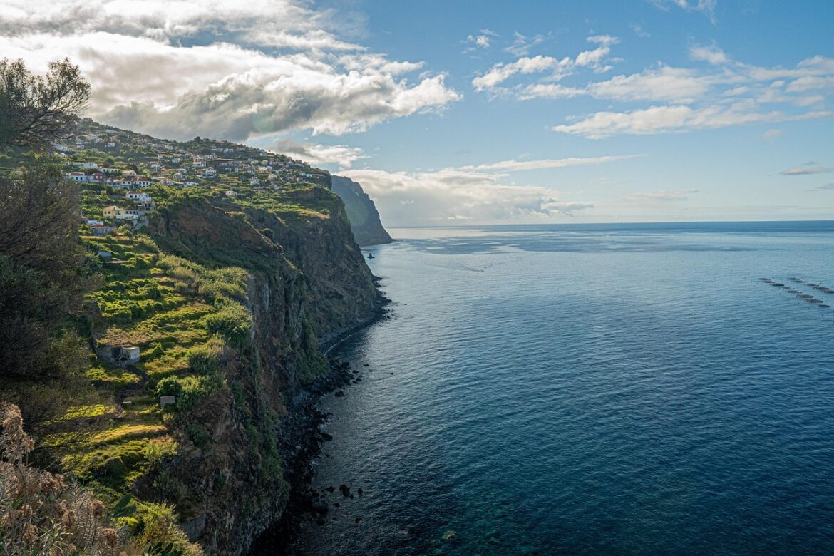 Wo liegt Madeira? Alles über die Lage, Zugehörigkeit und Besonderheiten der Atlantikinsel