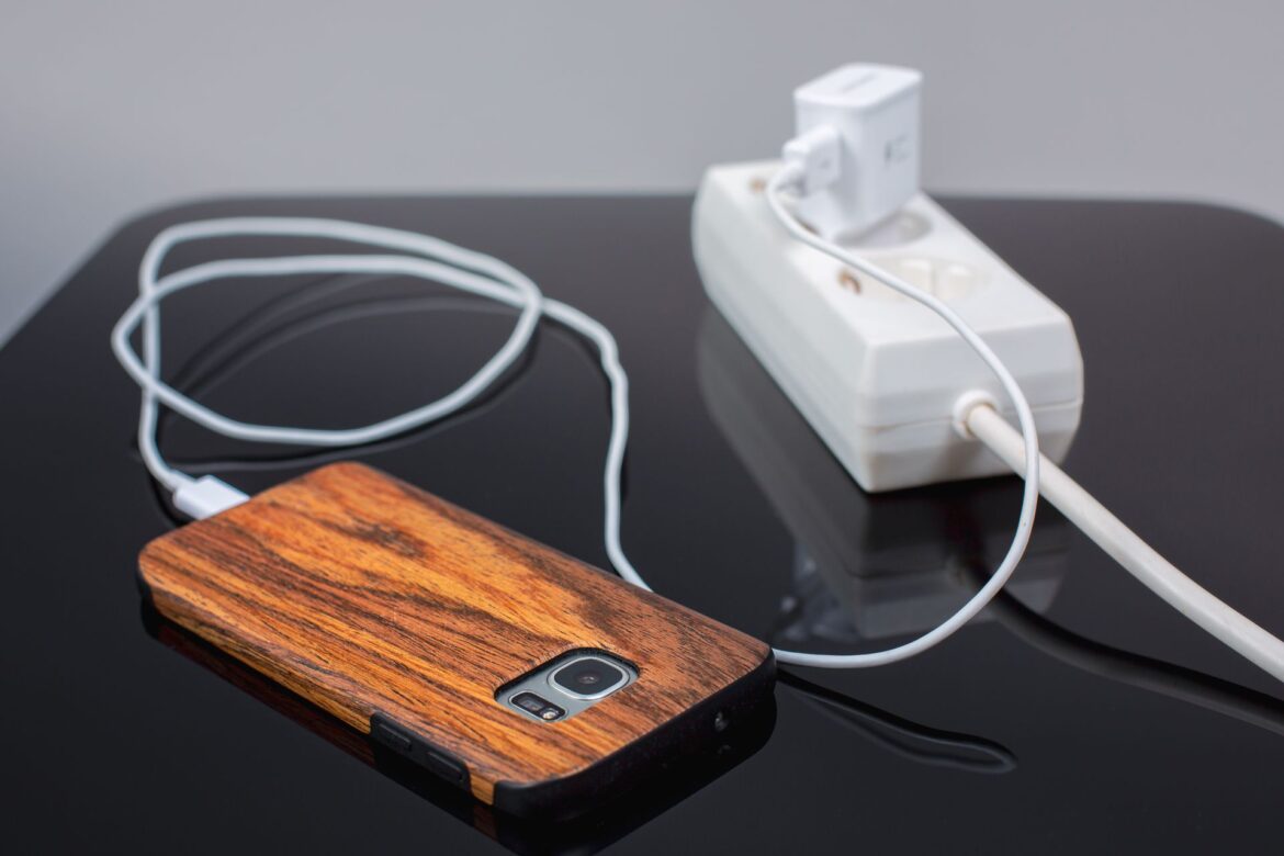 Warum kalte Orte Akkus töten – und wie Smartphones besser durchhalten