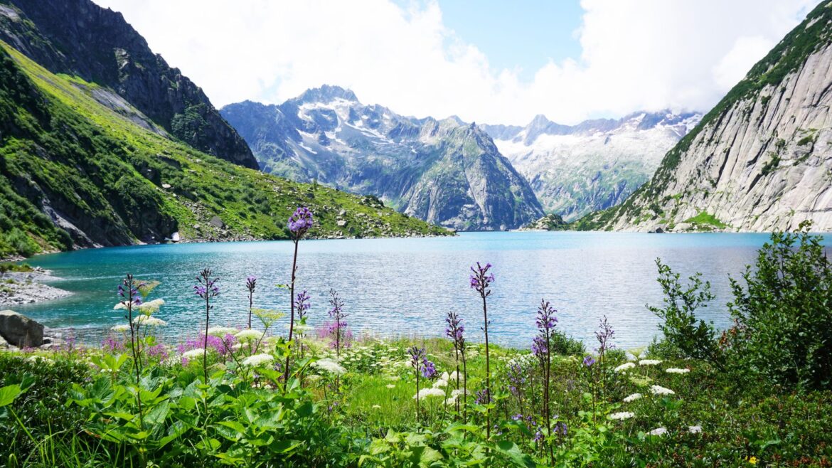 Wellness zwischen See und Bergen: Warum diese Kombination besonders erholsam wirkt